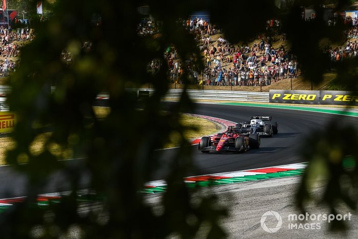 Charles Leclerc, Ferrari F1-75, Pierre Gasly, AlphaTauri AT03