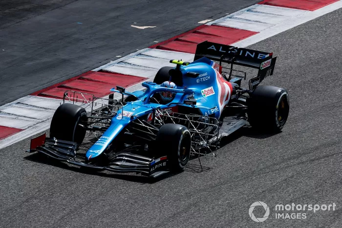 Desde delante: Alpine A521 