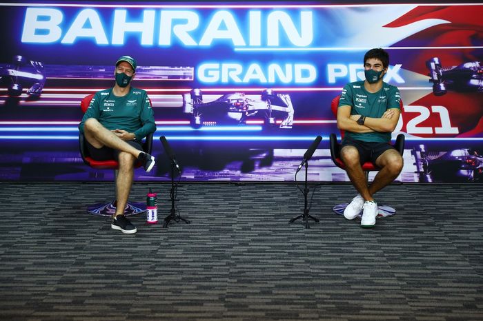 Sebastian Vettel, Aston Martin, Lance Stroll, Aston Martin en la conferencia de prensa