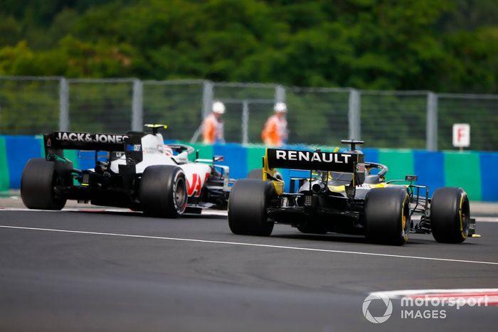 Kevin Magnussen, Haas VF-20, Daniel Ricciardo, Renault F1 Team R.S.20