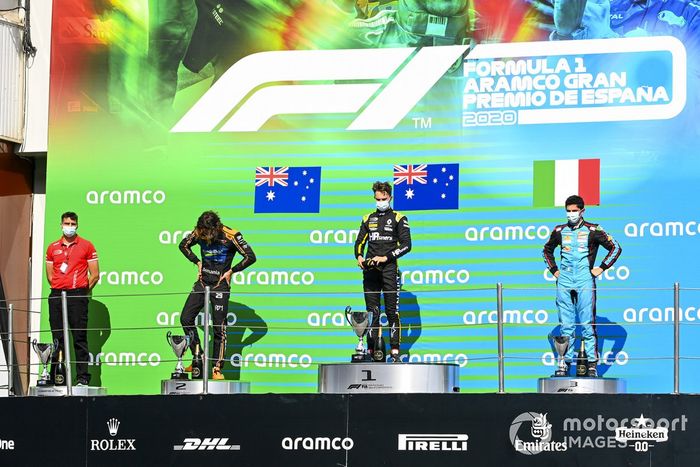 Podio: segundo lugar Alexander Peroni, Campos Racing, ganador Oscar Piastri, Prema Racing y tercer lugar Matteo Nannini, Jenzer Motorsport