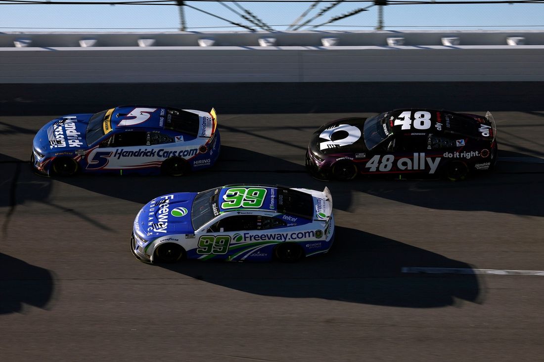 Kyle Larson, Hendrick Motorsports Chevrolet, Daniel Suárez, Trackhouse Chevrolet