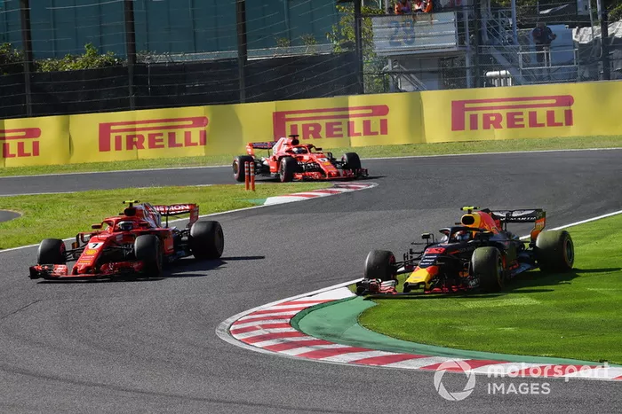 Kimi Raikkonen, Ferrari SF71H y Max Verstappen, Red Bull Racing RB14
