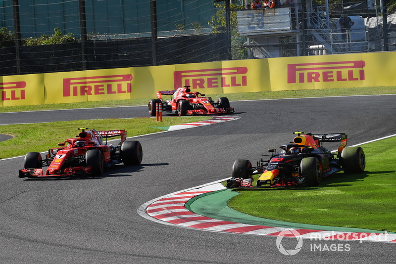 Kimi Raikkonen, Ferrari SF71H lotta con Max Verstappen, Red Bull Racing RB14