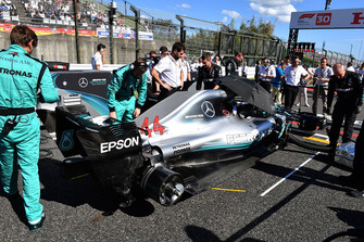 Lewis Hamilton, Mercedes-AMG F1 W09, sur la grille