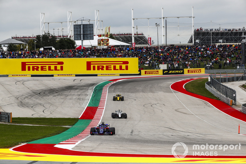 Brendon Hartley, Toro Rosso STR13, Lance Stroll, Williams FW41, y Carlos Sainz Jr., Renault Sport F1 Team R.S. 18