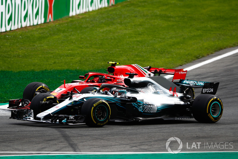 Lewis Hamilton, Mercedes AMG F1 W09, Kimi Raikkonen, Ferrari SF71H