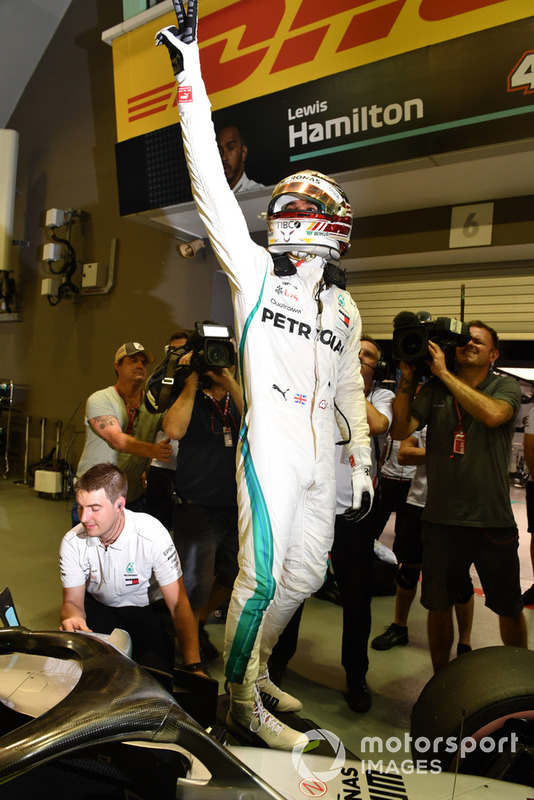 Lewis Hamilton 79. rajtelsősége a Forma-1-ben - F1 2018 - Szingapúri Nagydíj