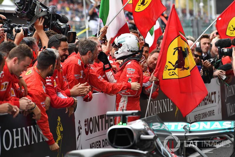 Yarış galibi Sebastian Vettel, Ferrari, parc ferme