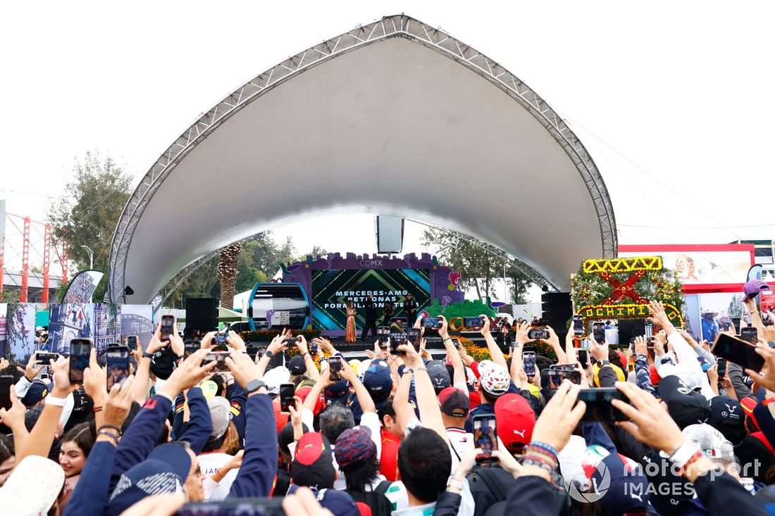 Lewis Hamilton, Mercedes-AMG F1 Team, George Russell, Mercedes-AMG F1 Team