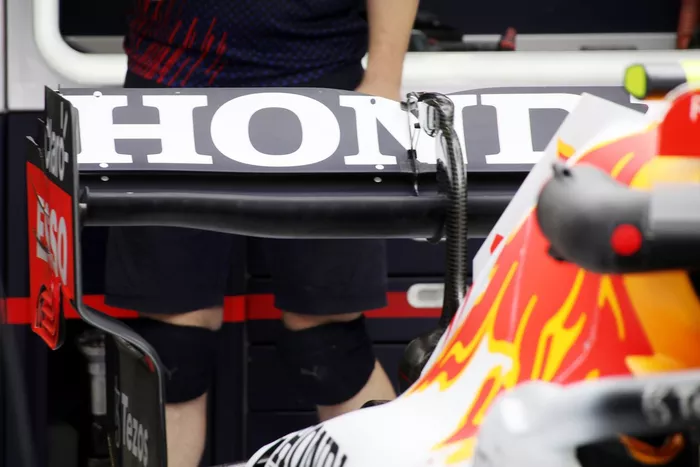 Detalle del alerón trasero del Red Bull Racing RB16B
