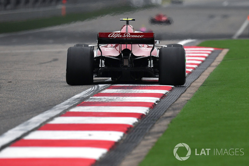 <img src="https://cdn-1.motorsport.com/static/custom/car-thumbs/F1_2018/TESTS/sauber.png" alt="" width="250" /> Sauber