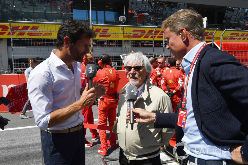 Bernie Ecclestone, parla con David Coulthard, Channel 4 F1 e Mark Webber, in griglia