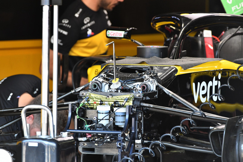 Renault Sport F1 Team R.S. 18, első felfüggesztés, részlet
