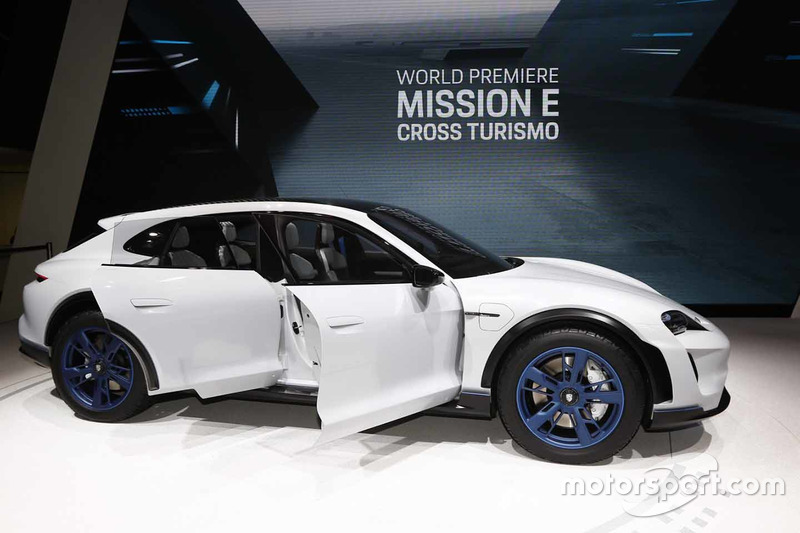 Porsche Mission E Cross Turismo