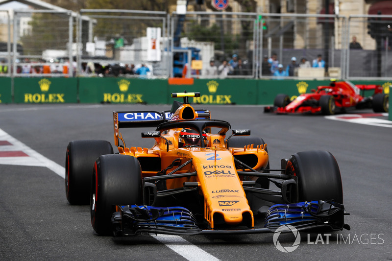 Stoffel Vandoorne, McLaren MCL33 Renault, Kimi Raikkonen, Ferrari SF71H
