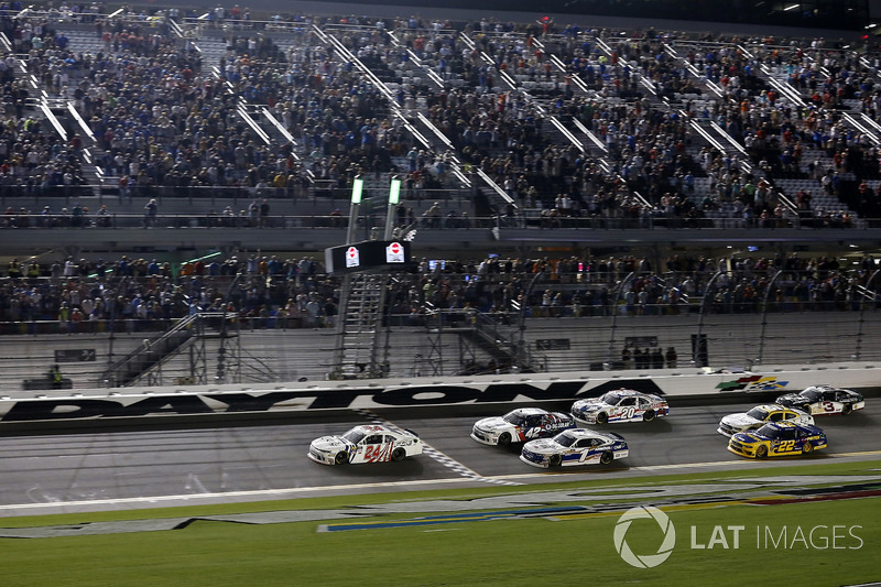 #2: Kyle Larson vs. Elliott Sadler - 0,005 Sekunden *
