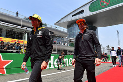 Carlos Sainz Jr., Renault Sport F1 Team en Fernando Alonso, McLaren tijdens de rijdersparade