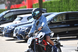 Льюіс Хемілтон, Mercedes-AMG F1 на своєму байку MV Agusta