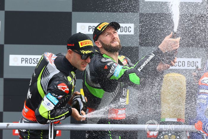 Podio: segundo lugar Jonathan Rea, Kawasaki Racing, tercer lugar Tom Sykes, Kawasaki Racing