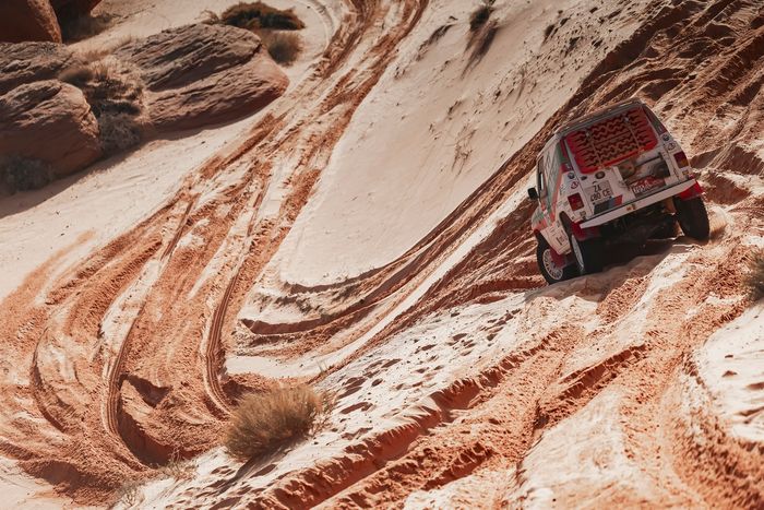 #705 R Team Mitsubishi: Марко Эрнесто Лева, Алексия Джуни