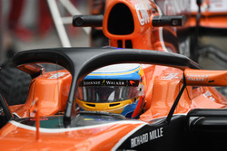 Fernando Alonso, McLaren MCL32 halo ile