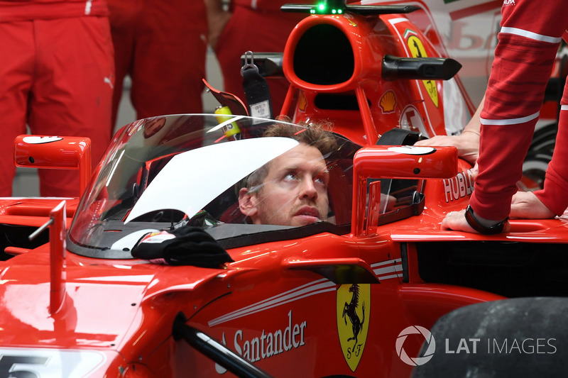 Sebastian Vettel, Ferrari SF70-H con el escudo de la cabina