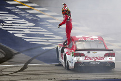 Race winner Kyle Larson, Chip Ganassi Racing Chevrolet