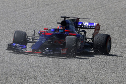 Даниил Квят, Scuderia Toro Rosso STR12: разворот на трассе
