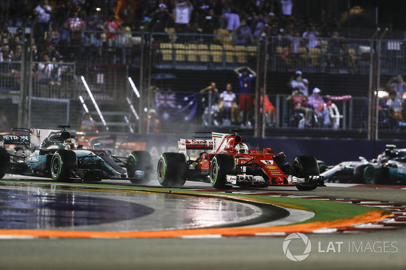 Sebastian Vettel, Ferrari SF70H, Lewis Hamilton, Mercedes AMG F1 W08