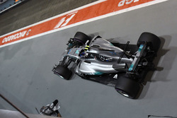 Valtteri Bottas, Mercedes AMG F1 W08 dans la voie des stands