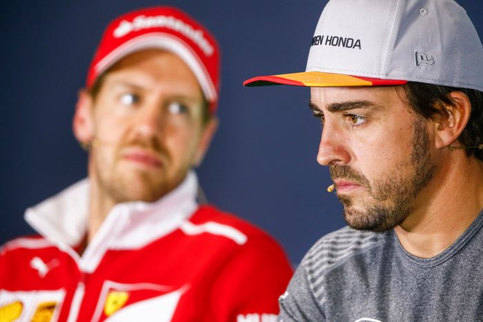Sebastian Vettel, Ferrari, Fernando Alonso, McLaren en la conferencia de prensa