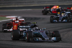 Valtteri Bottas, Mercedes F1 W08, Sebastian Vettel, Ferrari SF70H, Lewis Hamilton, Mercedes AMG F1 W