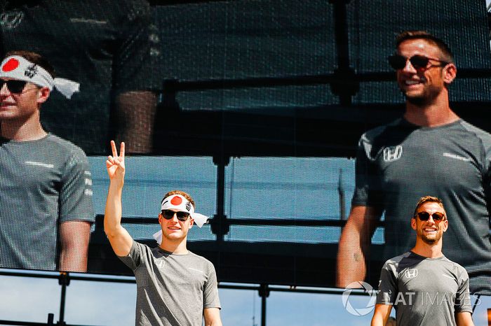 Stoffel Vandoorne, McLaren, Jenson Button, McLaren