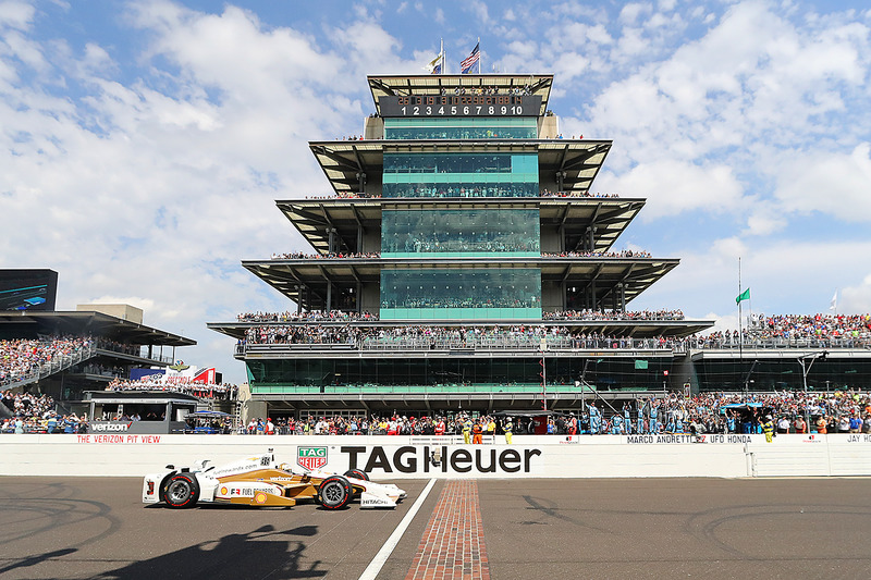 По итогам гонки Кастроневес лидирует в зачете IndyCar – на его счету 245 очков. Следом за ним Пажено, финишировавший 14-м, Сато и Диксон. У всех трех по 234 очка в активе.