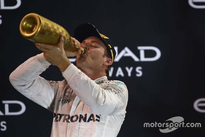 Podio: segundo lugar y campeón del mundo 2016  Nico Rosberg, Mercedes AMG F1