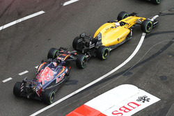 Contact entre Daniil Kvyat, Scuderia Toro Rosso STR11, et Kevin Magnussen, Renault Sport F1 Team RS16