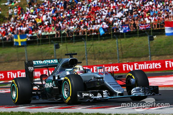 2016: Lewis Hamilton, Mercedes F1 W07 Hybrid