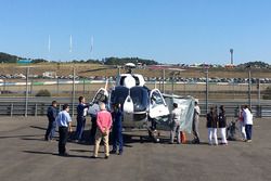 Jorge Lorenzo, Yamaha Factory Racing, es llevado en helicóptero después de su accidente