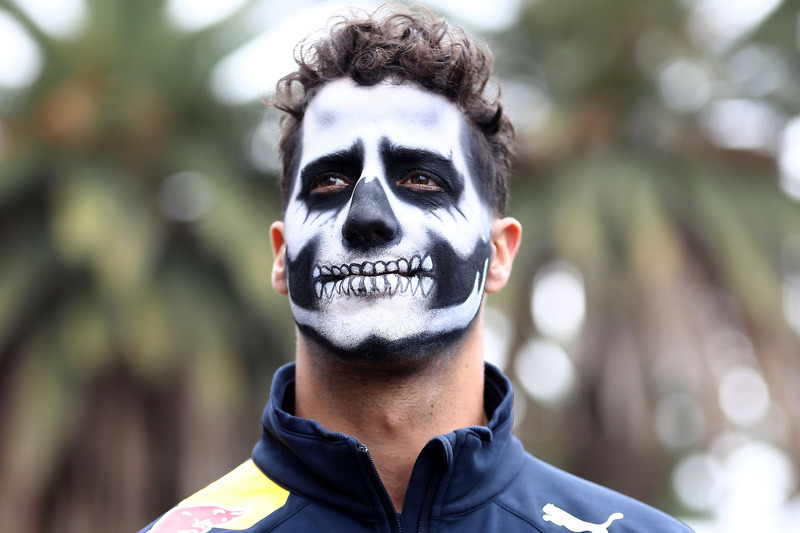 Daniel Ricciardo, Red Bull Racing en el Paddock pintado como catrín del Dia de Muertos