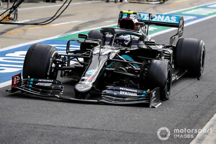Valtteri Bottas, Mercedes F1 W11 pitstop con un pinchazo