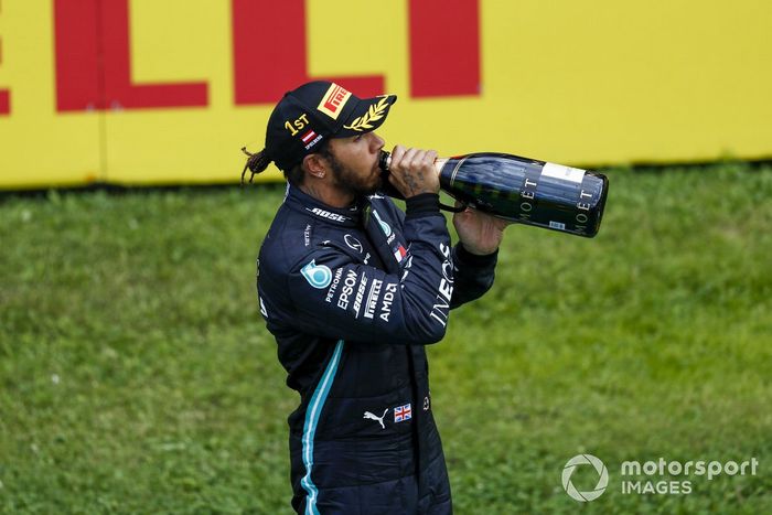 Podio: ganador de la carrera Lewis Hamilton, Mercedes-AMG Petronas F1