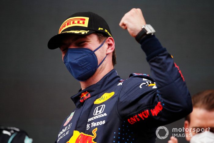 Podio: ganador de la carrera Max Verstappen