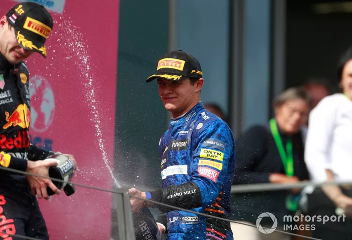 Podio: ganador Max Verstappen, Red Bull Racing, tercer lugar Lando Norris, McLaren