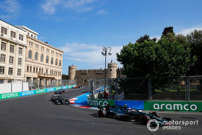 Sebastian Vettel, Aston Martin AMR21, Valtteri Bottas, Mercedes W12, Esteban Ocon, Alpine A521