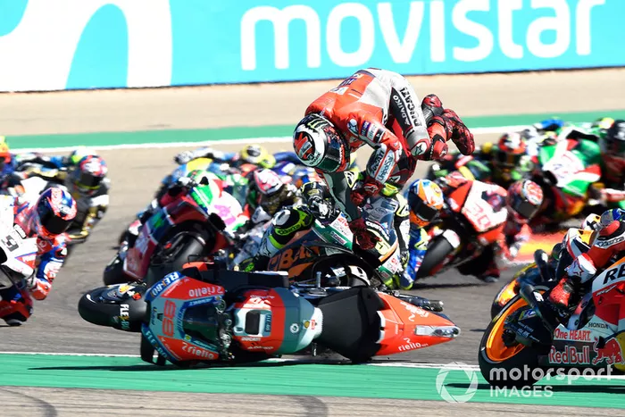 Así fue la caída de Jorge Lorenzo en el GP de Aragón: