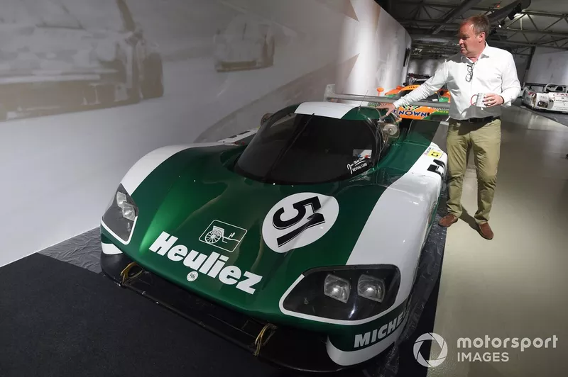Fabrice Bourrigaud devant la WM-Peugeot détentrice du record de vitesse en 1988
