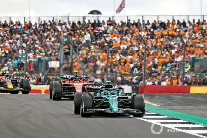 Fernando Alonso, Aston Martin AMR23, Carlos Sainz, Ferrari SF-23