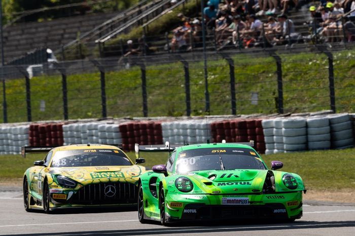 Ayhancan Güven, Manthey EMA Porsche 911 GT3-R, Jules Gounon, Mercedes-AMG Team WINWARD Mercedes-AMG GT3