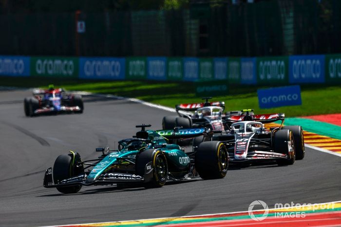 Lance Stroll, Aston Martin AMR24, Nico Hulkenberg, Haas VF-24, Kevin Magnussen, Haas VF-24